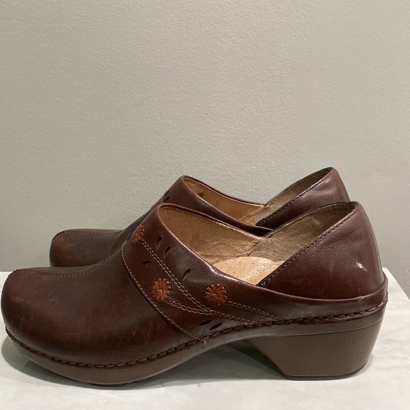 Dansko Brown Leather Clogs Size 10.5 41 - Picture 5 of 11